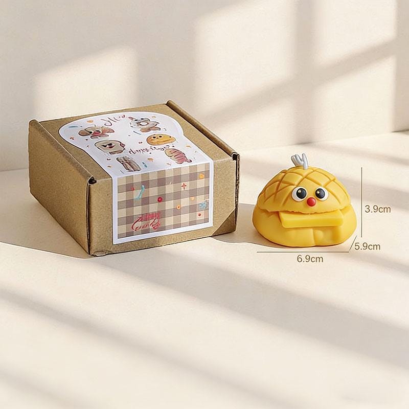 The toast & croissant candle set shown from another angle.